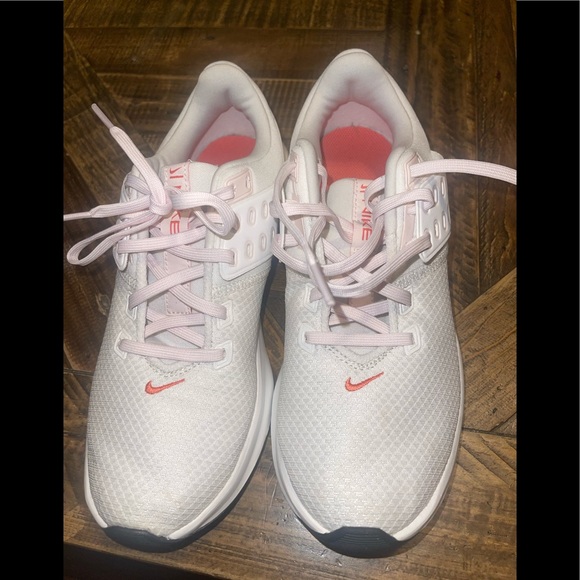 Nike Shoes - Nike Air Max Bella TR 4